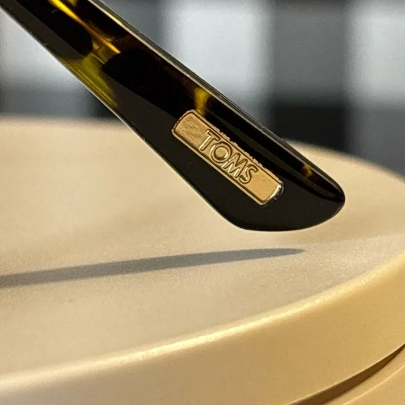 Toms Women’s Rey Cat-Eye Sunglasses EUC - Picture 4 of 6